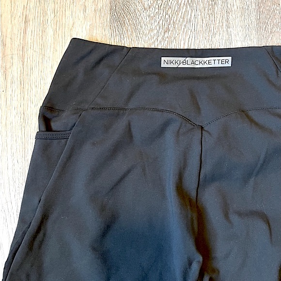 GYMSHARK โข Nikki Blackketter Cross-Waist Leggings โข Size Medium โข Black + Grey - Picture 3 of 15